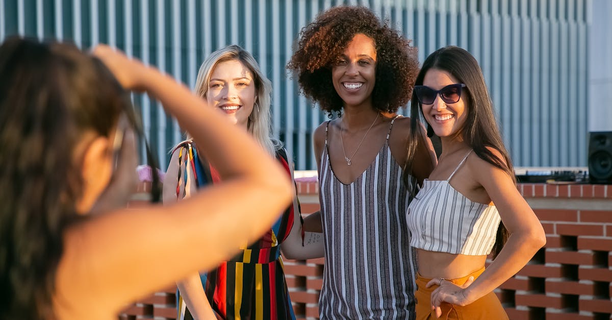 Understanding the Joys of Virtual Affection in AI Relationships